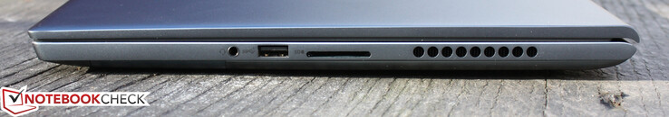 Direita: porta de áudio combinada de 3,5 mm, USB-A 3.2 Gen 1, leitor de cartões SD