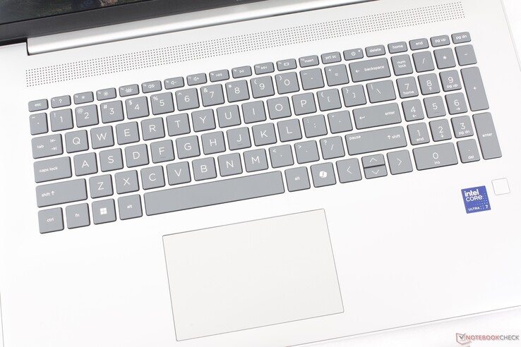 Embora o clickpad seja pequeno, com apenas 11 x 7,5 cm, a tração e o feedback são suaves e fáceis de clicar, respectivamente