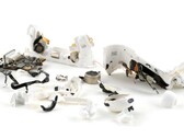 Os AirPods Pro 3 (aqui retratados, rasgados) receberam um ensurdecedor 0 de 10 em reparabilidade do iFixit. (Fonte da imagem: iFixit)