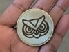 Design em Stock SVG em moeda de latão usando laser de fibra.