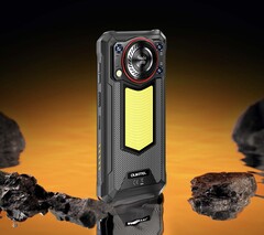 O smartphone Oukitel WP53 Pro chegou com uma infinidade de recursos de durabilidade para os entusiastas de acampamentos e aventuras. (Fonte da imagem: Oukitel)