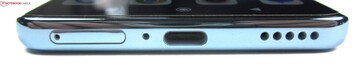 Fundo: Slot SIM (2x Nano SIM), microfone, USB-C 2.0, alto-falante