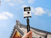 A Insta360 GO 3 é uma câmera de ação versátil que suporta vários acessórios. (Fonte da imagem: Insta360)