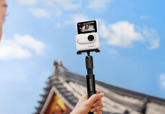 A Insta360 GO 3 é uma câmera de ação versátil que suporta vários acessórios. (Fonte da imagem: Insta360)