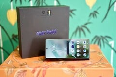 O Razr Fold já sofreu uma queda significativa no preço — mas, por outro lado, o preço de fábrica já era muito alto desde o início.