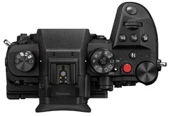 Câmera sem espelho Panasonic Lumix GH6 - vista superior (Fonte: Panasonic)