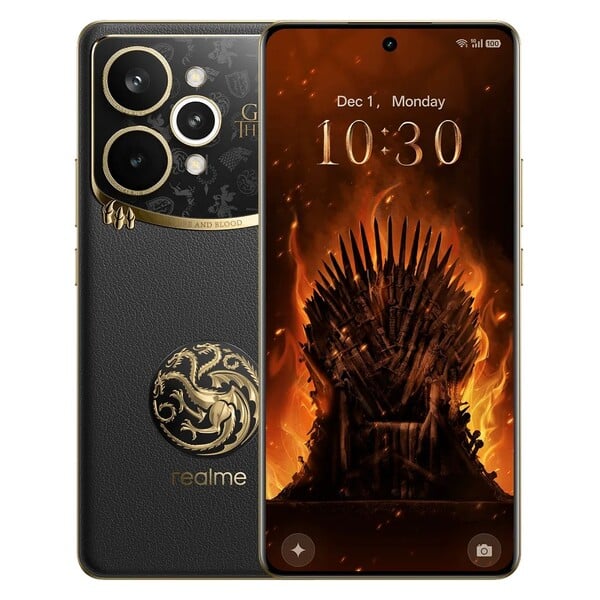 O Realme 15 Pro Game of Thrones Limited Edition tem a parte traseira em couro preto e detalhes em dourado. (Fonte da imagem: Realme)