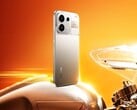 O Realme P4s apresenta um design atraente com um módulo de câmera parcialmente transparente.