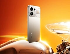 O Realme P4s apresenta um design atraente com um módulo de câmera parcialmente transparente.