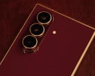 O Samsung W26 em sua opção de cor Vermelho Dan Xi. (Fonte da imagem: Samsung) 