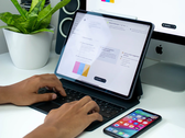 O Controle Universal deve chegar para todos nas próximas versões estáveis do iPadOS e macOS. (Fonte da imagem: Walling)