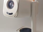 O projetor portátil Yaber T1 Pro vem com uma prática alça de transporte. (Fonte da imagem: Notebookcheck)