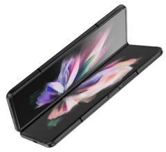 O Samsung Galaxy Z Fold3 prova ao esporte uma durabilidade muito melhor no teste de queda. (Imagem: Samsung)