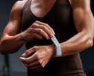 A pulseira Amazfit Helio Strap é uma das pulseiras de fitness mais econômicas do mercado.