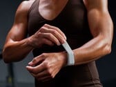 A pulseira Amazfit Helio Strap é uma das pulseiras de fitness mais econômicas do mercado.