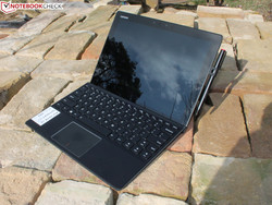 In review: Lenovo IdeaPad Miix 720-12IKB. Test model provided by Notebooksbilliger
