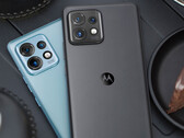 O Edge 40 Pro deve ser lançado globalmente em duas cores, mas apenas em uma configuração de armazenamento. (Fonte de imagem: Motorola)