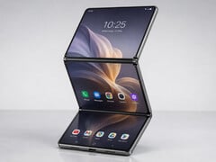 Como poderia ser um celular dobrável em três partes na vertical da Huawei.