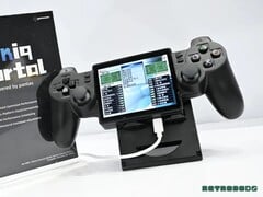 O Yoniq Portal possui uma tela inclinada e controles semelhantes aos do DualShock 2.