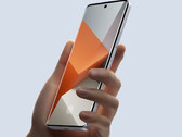 Apenas o Redmi Note 13 Pro Plus tem uma tela curva na série Redmi Note 13. (Fonte da imagem: Xiaomi)