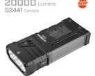 Acebeams X35 com luz lateral e três potentes LEDs frontais.