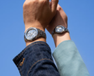 O relógio Casio OCWS7000E-2A (à esquerda) está chegando aos EUA; não está claro se o OCW-S40-2A (à direita) também será lançado aqui. (Fonte da imagem: Casio)