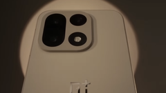 O carro-chefe OnePlus 15. (Fonte da imagem: OnePlus)