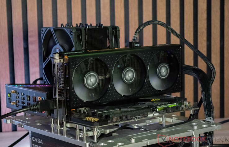 Medição do nível de ruído da XFX Speedster QICK 308 Radeon RX 7600 Black Edition