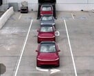 O Model Y 2026 em Ultra Red saindo da fábrica. (Fonte da imagem: Tesla)