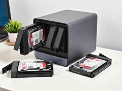 A Minisforum está trazendo um sucessor para o N5 Pro mostrado aqui. (Fonte da imagem: Sebastian Bade, Notebookcheck)