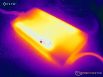 O adaptador AC pode chegar a 45 C quando se joga por longos períodos