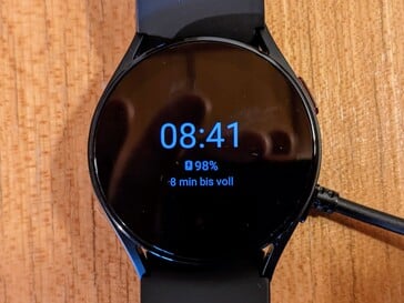 O Galaxy Watch5 pode cobrar de 0 a 100 por cento em 65 minutos