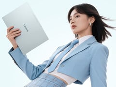 O laptop Xiaoxin Air 14 2026 com tela LCD já está disponível na China. Na foto: uma imagem promocional que mostra o design leve do laptop.