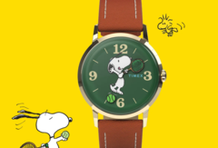 O relógio Peanuts x Timex Marlin Hand-Wound vem com um mostrador verde e ponteiros divertidos com tema de tênis