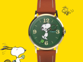 O relógio Peanuts x Timex Marlin Hand-Wound vem com um mostrador verde e ponteiros divertidos com tema de tênis