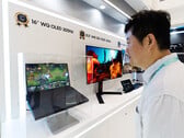 A Samsung Display apresentou um painel OLED de 16 polegadas com resolução de 2,5K para notebook, operando a até 300 Hz, o primeiro OLED para notebook a atingir essa taxa de atualização.