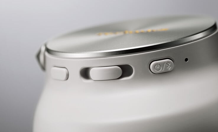 Os fones de ouvido Technics A1000 usam controles físicos localizados na concha auricular.