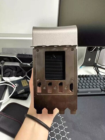 Design do cooler da Nvidia Titan Ada (imagem via @ExperteVallah)