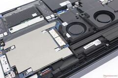 O Pro Max 16 Plus é um dos poucos laptops modernos que vem com uma placa de vídeo removível chamada DGFF ou Dell Graphics Form Factor (Fonte da imagem: Notebookcheck)