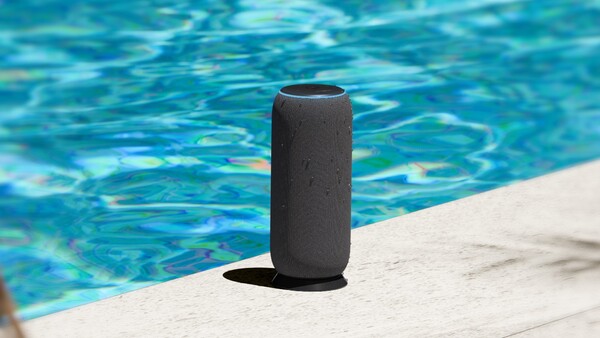 A classificação IP67 de resistência à poeira e à água do Moto Sound Flow significa que o senhor pode levá-lo para a beira da piscina ou para a praia sem se preocupar. (Fonte da imagem: Motorola)