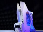 Este é provavelmente o primeiro console de jogos Sony PS5 refrigerado a líquido do mundo. (Imagem: Modding Cafe/YouTube)