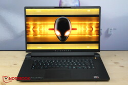 O Alienware m17 R5 em revisão, fornecido pela Dell.