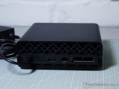 Alimentação USB-C, 3 x USB-C (20 GB/s, DP), HDMI, RJ45, QSFP (interconexão de 200 Gbit/s)