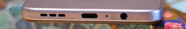 Parte inferior: alto-falante, porta USB-C, microfone, conector de áudio de 3,5 mm