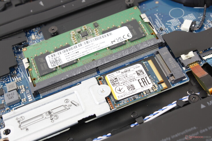 Todas as SKUs podem suportar apenas um SSD M.2 até 80 mm, enquanto o 7610 mais antigo pode suportar até dois SSDs