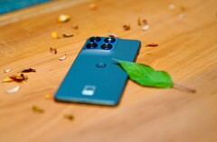 O Motorola Edge 70 tem um design muito elegante, mas sua proposta de valor não é boa