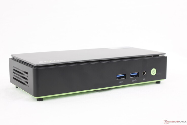 Frente: 2x USB-A 3.2 Gen. 2, combo de 3,5 mm, botão liga/desliga