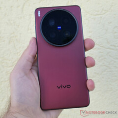 A Vivo poderá em breve substituir o X200 Ultra, na foto, por um sucessor direto. (Fonte da imagem: Notebookcheck)