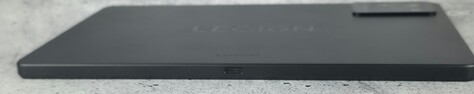 Lado esquerdo do gabinete (porta USB 3.2)