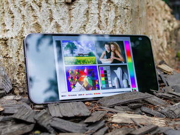 O Samsung Galaxy A56 em ambiente externo